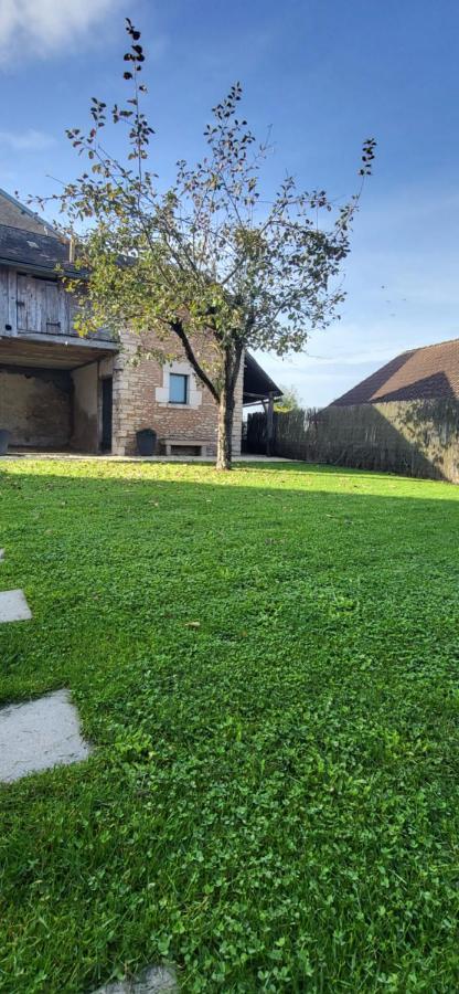 Le Gite Des Jardins Entrains-sur-Nohain Bagian luar foto
