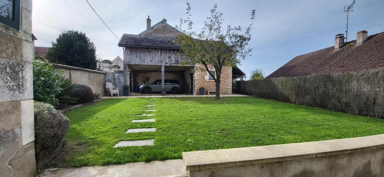 Le Gite Des Jardins Entrains-sur-Nohain Bagian luar foto